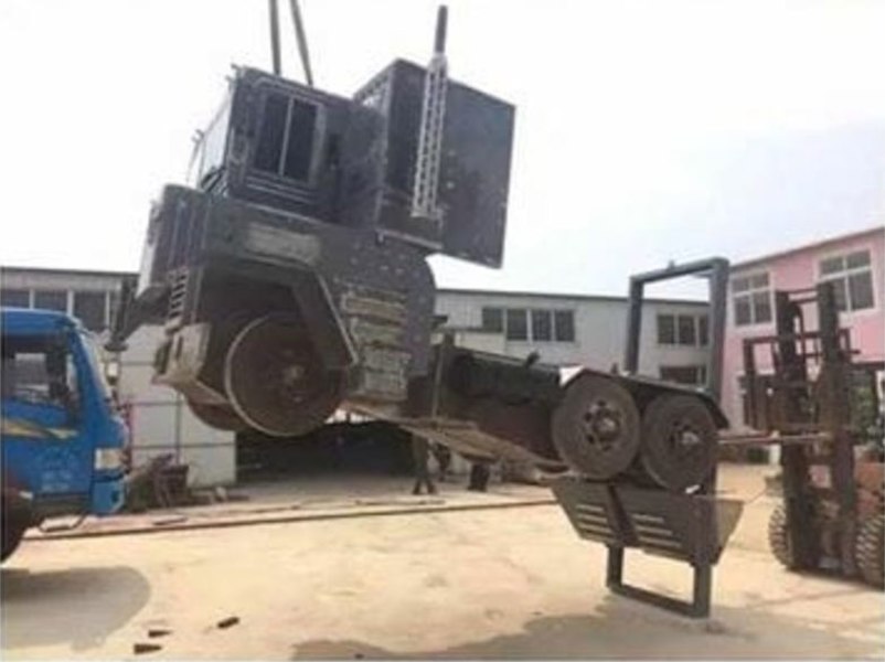 Transformers Life Size Optimus Prime Matrix Truck  (9 of 12)